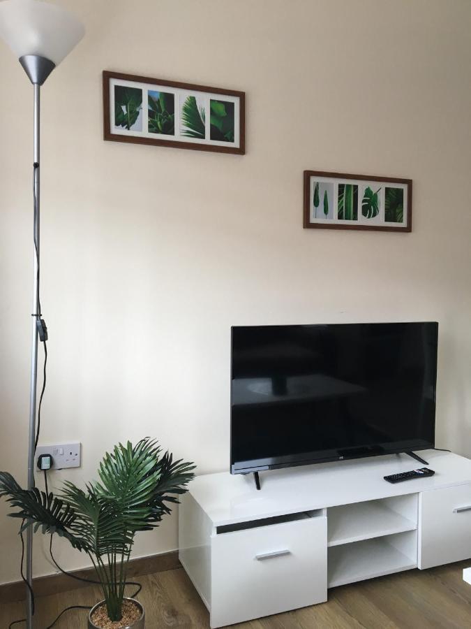 Modern 1 Bedroom Flat Perfect For Match Or Break