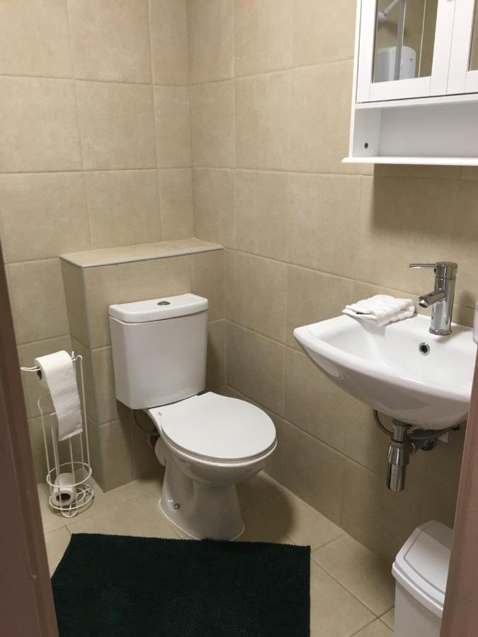 Modern 1 Bedroom Flat Perfect For Match Or Break Apartment *